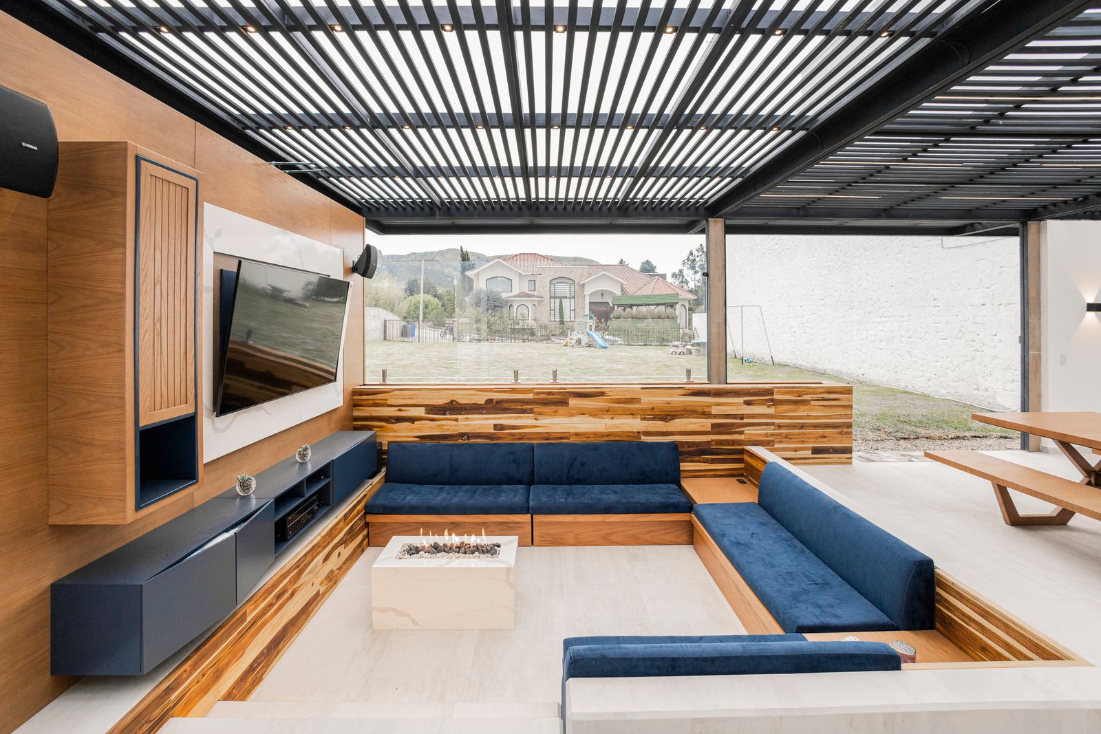 Bioclimatic pergola, motorised louvres over an outdoor living area